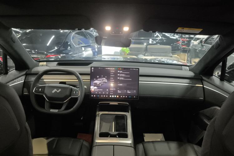 Used ONVO Luxeed L90 2025 Model—Max Six-Seater Version