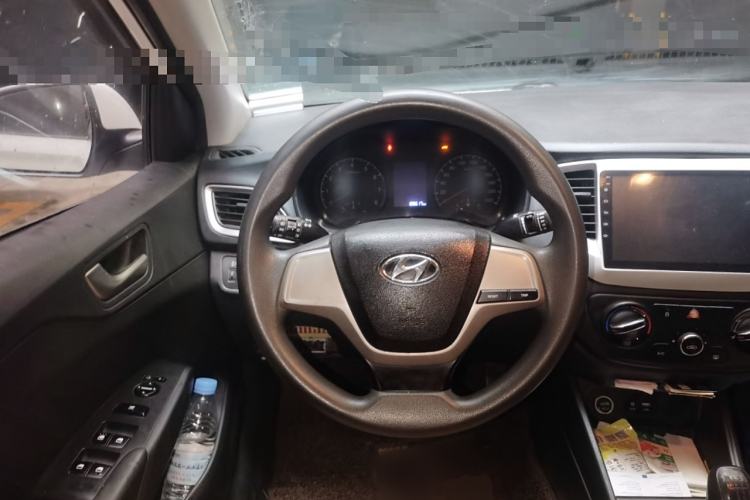 Used Hyundai Verna (new generation) 2016 1.4L Manual Cool Edition GLS Steering Wheel
