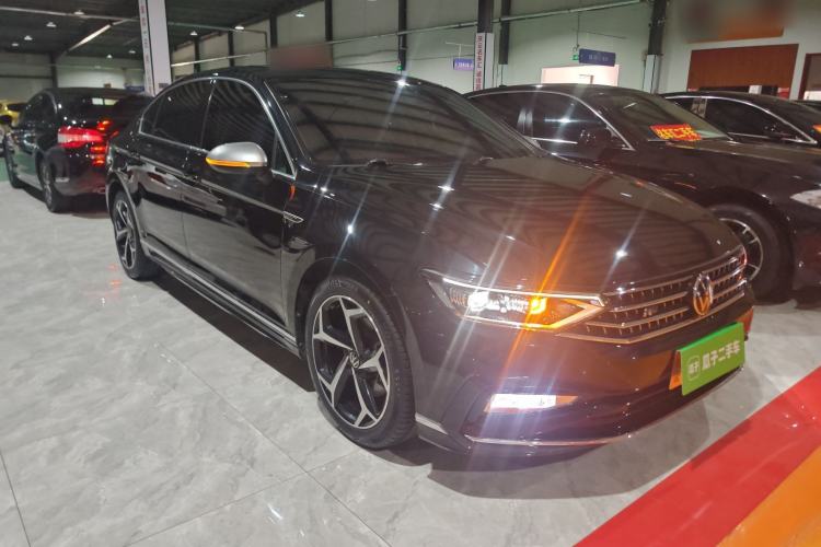 Used Volkswagen Magotan 2023 2 Million Units Limited Edition 330TSI DSG Leading Version
