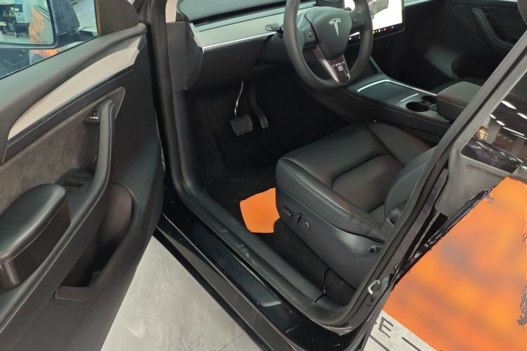 Used Tesla Model Y 2023 Rear-Wheel-Drive Version