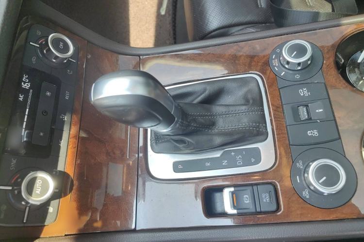 Used Volkswagen Touareg 2011 3.0 TSI Comfort Version