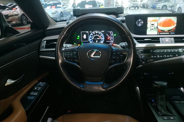 Used Lexus ES 2020 300h Premier Edition