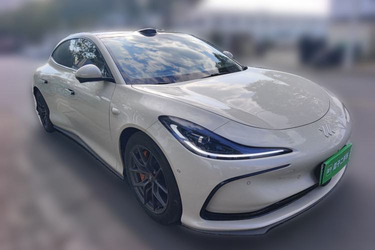 Used IM L6 2024 Max Standard Edition Front Right 45 Deg