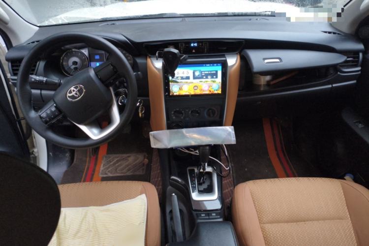 Used Toyota Fortuner 2016 2.7L Middle East Version Center Console