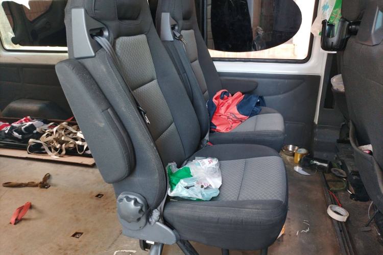 Used Ford Transit Custom 2016 2.2T Long-Wheelbase 6/7-Seater Mid-Roof Multi-Purpose Vehicle
