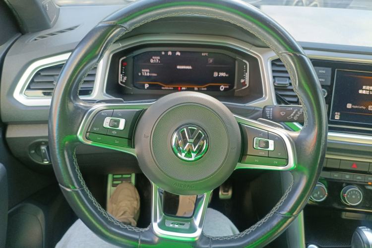 Used Volkswagen T-ROC 2020 280TSI DSG Two-Wheel Drive R-Line Pro
