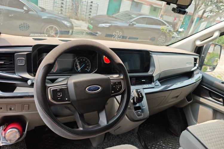 Used Ford Transit 2023 2.0T Diesel Automatic Commercial Van Short Wheelbase Low Roof—7/8/9-Seater Center Console