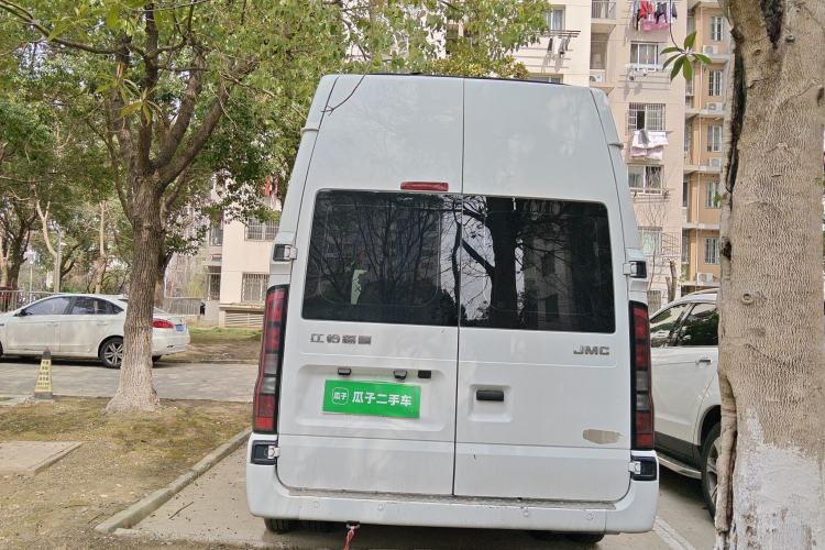 Used JMC Fushun 2023 2.0T Manual Diesel Long-Wheelbase High-Roof Business Van with Dual Rear Tires 6–9 Seats
