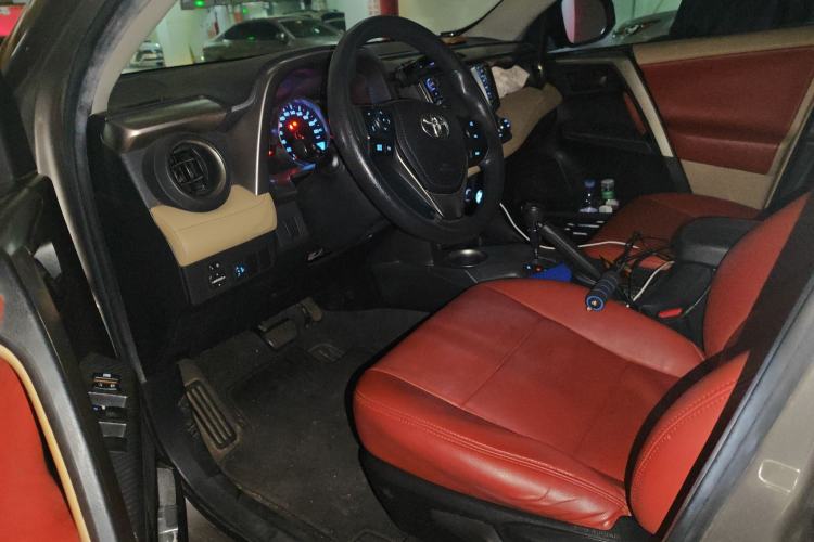 Used Toyota RAV4 2015 2.0L CVT Two-Wheel Drive Fashion Edition