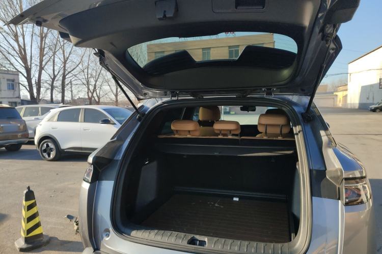 Used BYD Song L DM-i 2024 112 km Leading Edition
