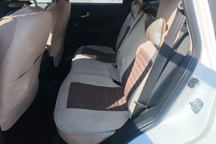 Used Venucia T70 2015 2.0L CVT Smart Edition
