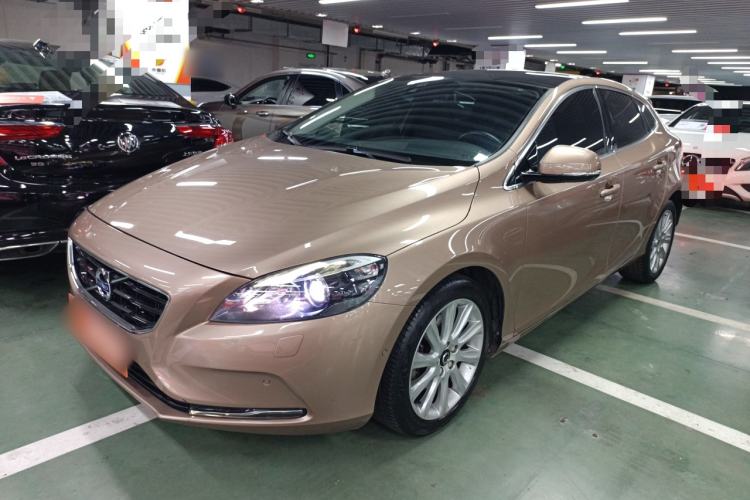Used Volvo V40 2015 1.6T Zhiya Edition
