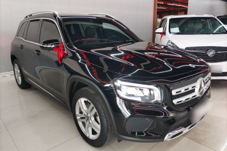 Used Mercedes-Benz GLB 2023 Refreshed GLB 200 Dynamic Edition Front Right 45 Deg