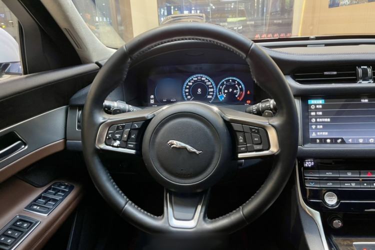 Used Jaguar XFL 2018 XFL 2.0T 250 PS Premium Edition
