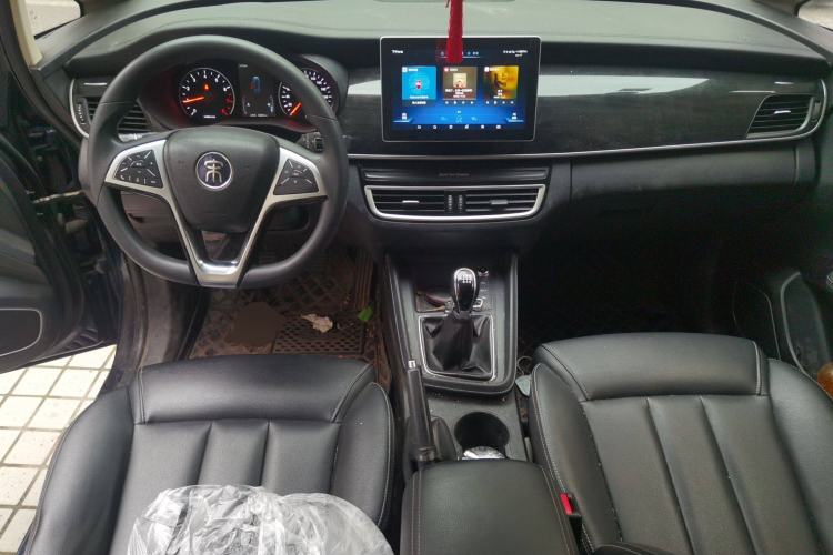 Used BYD Song MAX 2019 1.5T Manual Smart Connect Ruiyi Model 7 Seats China V Emission Standard Center Console