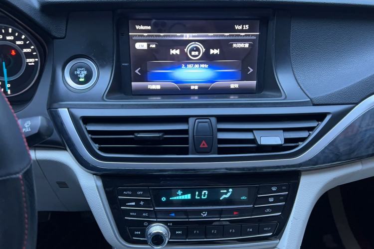 Used Soueast V5 Lingzhi 2017 1.5L Manual New Elite Model Interior 5