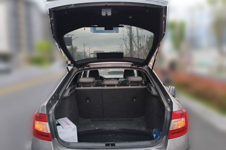 Used Skoda Octavia 2015 1.6L Automatic Yijie Edition Trunk