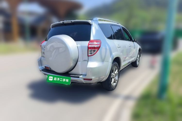 Used Toyota RAV4 2012 Luxurious 2.4L Automatic 4x4 with Stylish Features