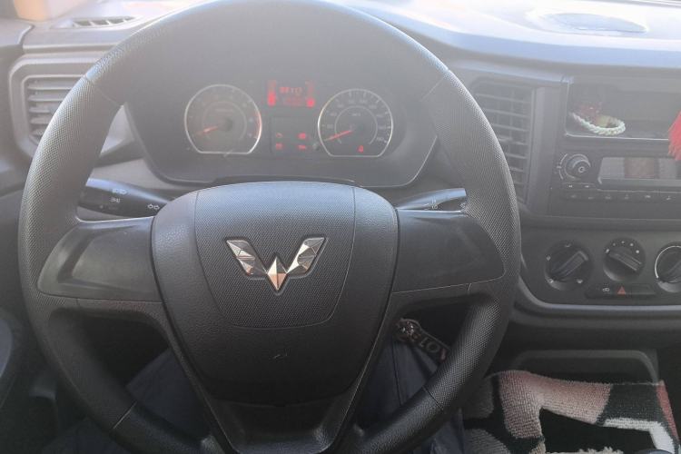 Used Wuling Hongguang V 2019 1.5L Base Window-Sealed Vehicle China VI LAR