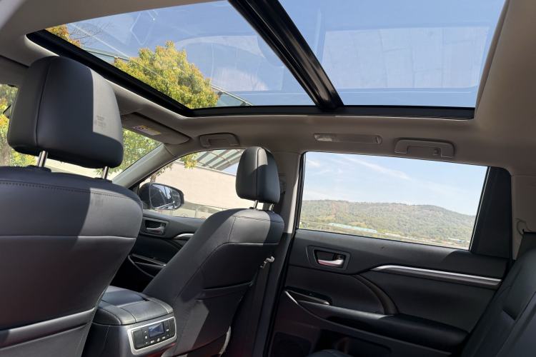 Used Toyota Highlander 2018 2.0T Four-Wheel Drive Ultimate Edition 7-Seater Emission Standard China V
