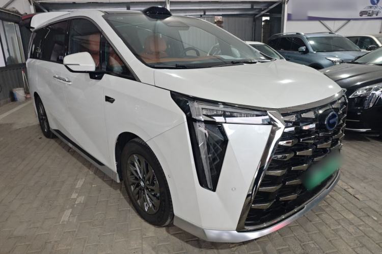 Used GAC Trumpchi Xiangwang M8 2025 Kunkun Series Ultra First-Class Cabin
