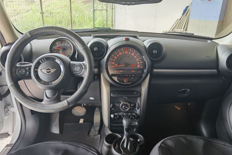 Used MINI Countryman 2014 1.6T COOPER ALL4 Fun Interior 3