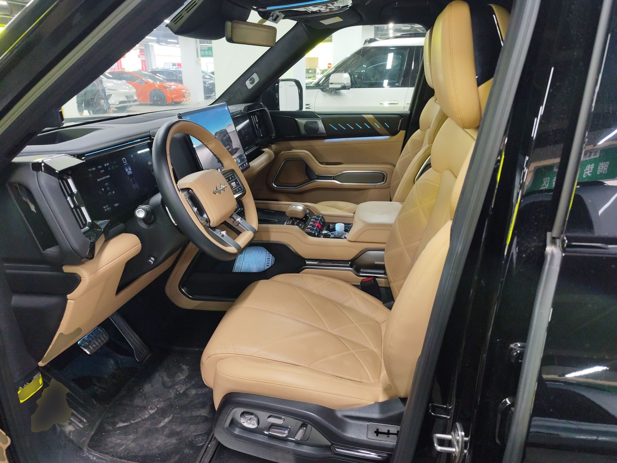 المقاعد الأمامية داخل السيارة