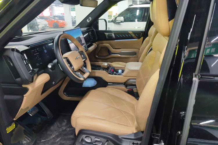 Used Formula Leopard Leopard 8 2025 Smart & Brave Flagship Edition 7 Seats