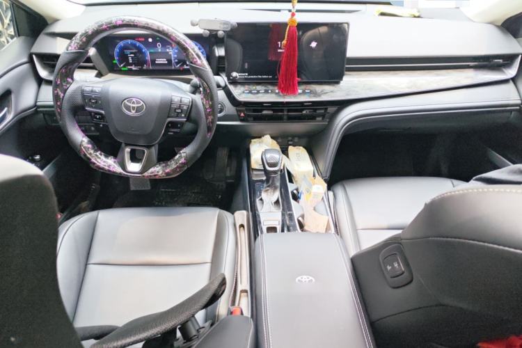 Used Toyota Camry 2024 Dual-Motor 2.0 HE Elite Edition Center Console