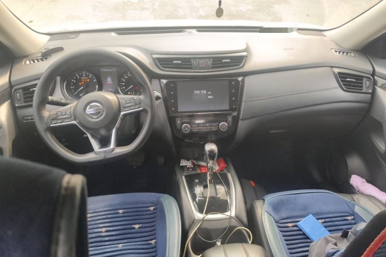 Used Nissan X-Trail 2019 2.5L CVT Smart Connect Leading Edition 4WD Interior 2