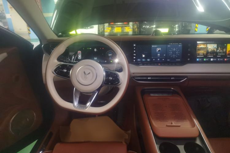 Used VOYAH FREE 2024 Ultra-Long Range Intelligent Driving Version Steering Wheel