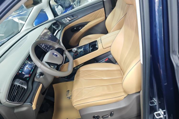 Used Denza D9 2022 EV 600 Four-Wheel Drive Flagship Model
