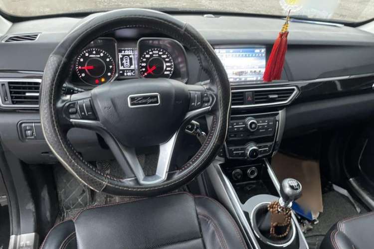 Used Zotye Domy X5 2016 1.5T Manual Luxury 7-Seater Model China IV Standard Interior 1