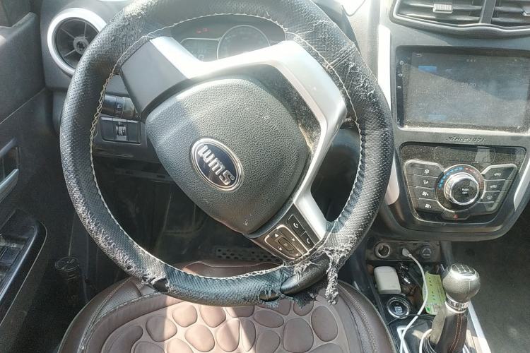 Used SWM X3 2021 1.5L Manual Comfort Version 7 Seats Steering Wheel