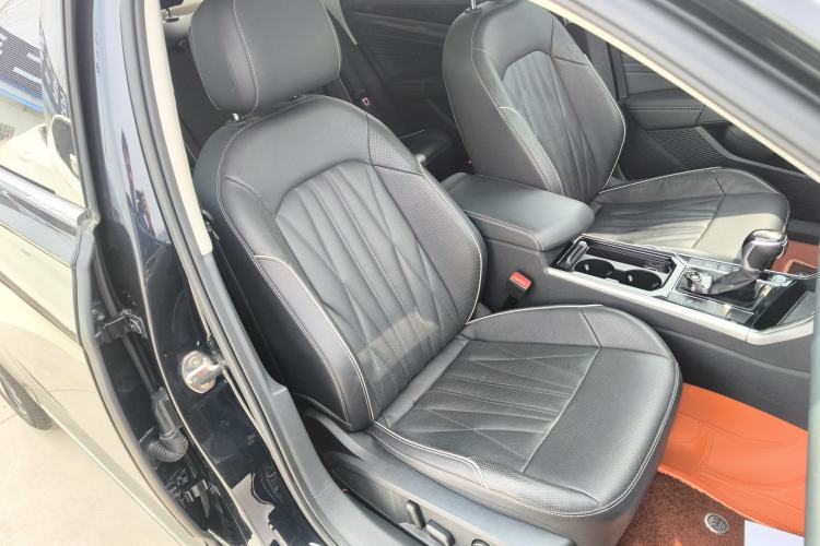 Used Volkswagen Passat 2022 330TSI Starry Luxury Edition – Exclusive Special Edition