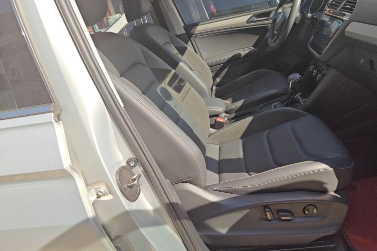 Used Volkswagen Tiguan L 2020 330TSI Automatic Two-Wheel Drive Panoramic Comfort Edition China VI Standard
