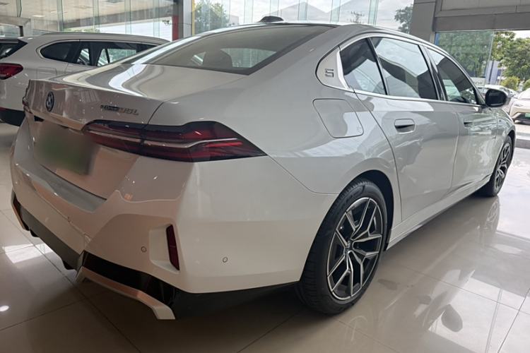 Used BMW i5 2024 eDrive 35L Luxury Model with M Sport Package