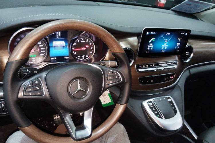 Used Mercedes-Benz V-Class 2020 V 260 L Long-wheelbase Luxury Edition Center Console