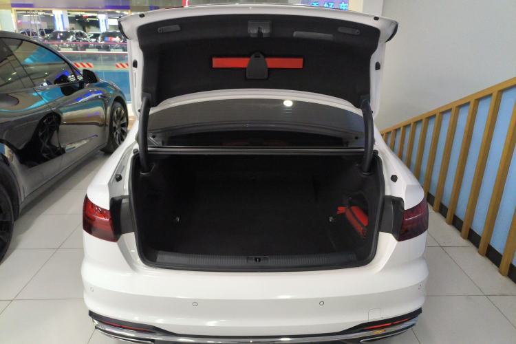 Used Audi A4L 2020 40 TFSI Fashionable and Elegant Model
