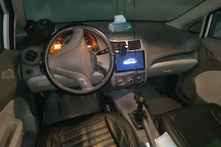 Used Chevrolet Sail 2013 Sedan 1.2L Manual Warm Edition Center Console