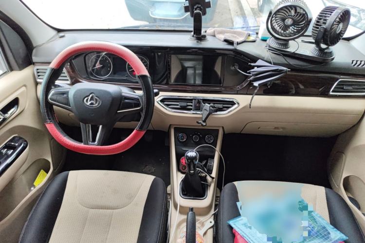 Used CHANGAN KUAYUE Xing V7 2022 1.6L Gasoline Comfort Version 2-Seat Dual-Side Doors DAM16KR Center Console