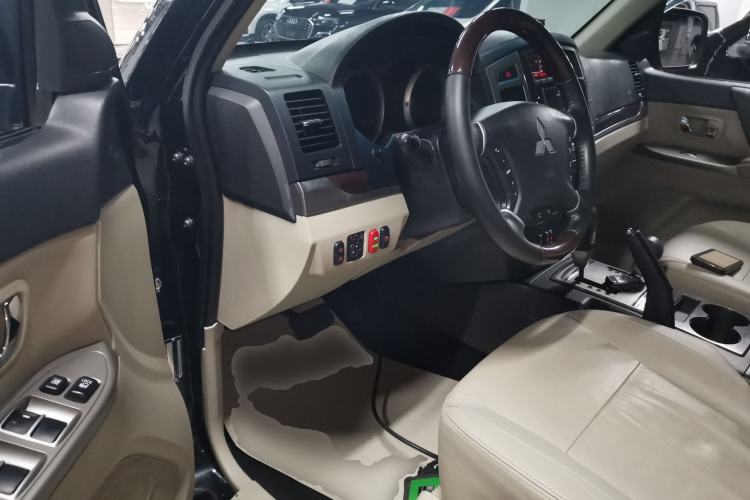 Used Mitsubishi Pajero 2018 V97 3.8L 5-Door GLS Sunroof – Middle East