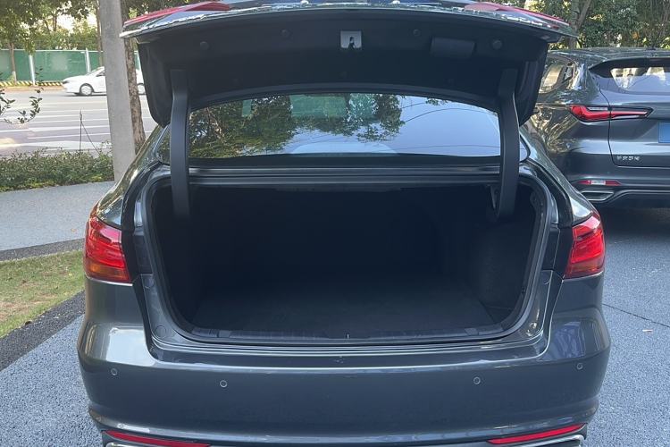 Used CHANGAN Ruicheng CC 2022 Blue Whale Edition 1.5T DCT Elite Model Trunk