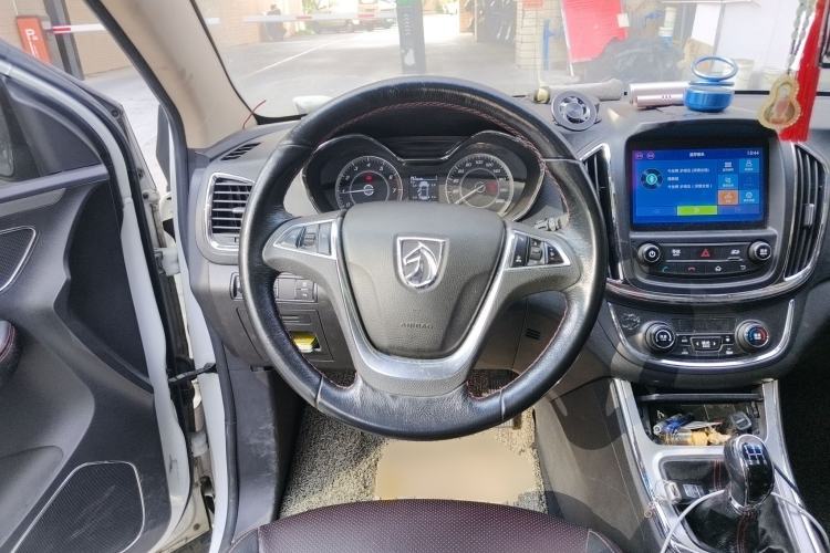 Used Baojun 560 2015 1.8L manual luxury version
