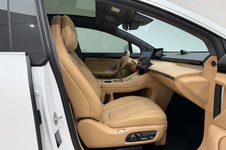 Used Hima Luxeed R7 2025 Range-Extended Version 251 km Max Right Front Seat