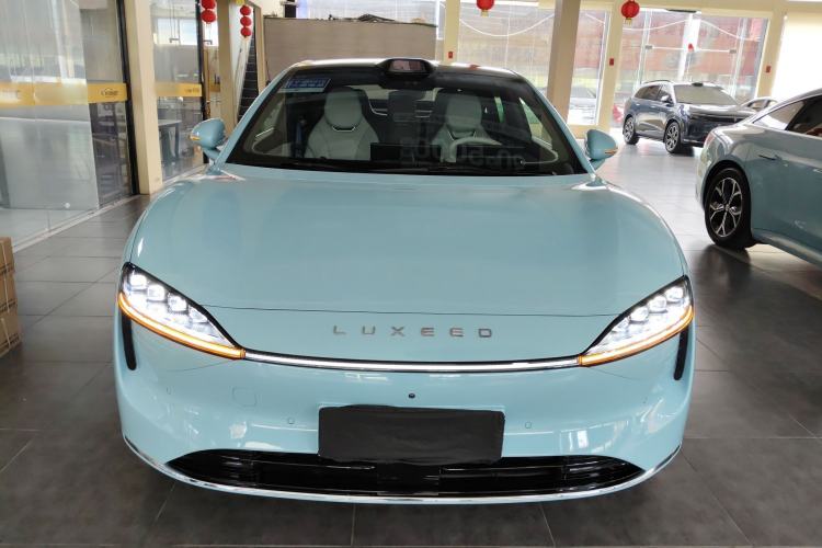 Used Hima Luxeed S7 2025 855 km Max
