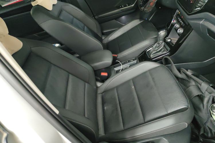 Used Volkswagen T-ROC 2021 280TSI DSG Two-Wheel Drive Comfort Connect Edition