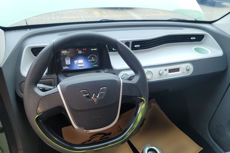 Used Wuling Hongguang MINIEV 2022 Macaron Premium Model – Lithium Iron Phosphate Center Console
