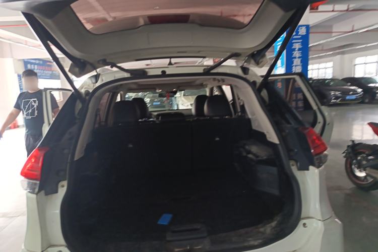 Used Nissan X-Trail 2017 2.5L CVT Leading Edition 4WD Trunk