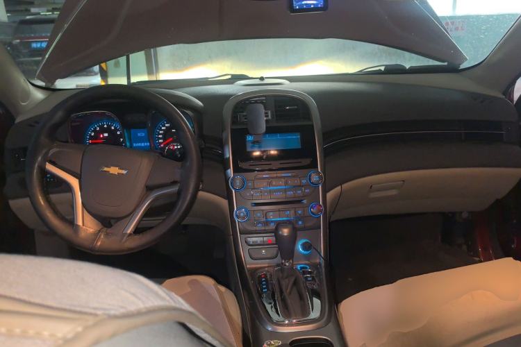 Used Chevrolet Malibu 2012 2.0L Automatic Comfort Edition Center Console